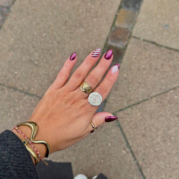 Lilla glitter julenegle