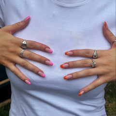To-farvede Sommer French Tips