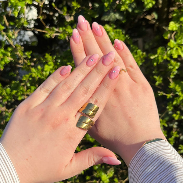 Pink French tips med blomster