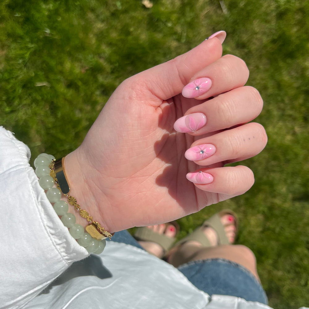 Pink French tips med blomster