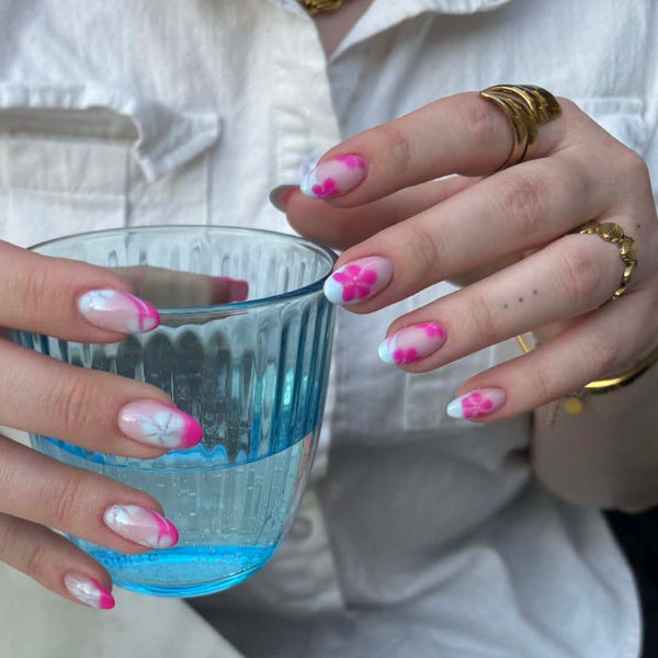 Pink og blå French tips m. blomster